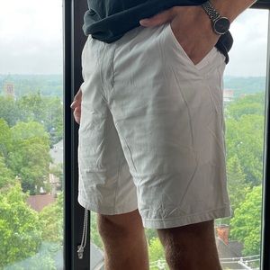 Men’s Lululemon White 9mm athletic shorts